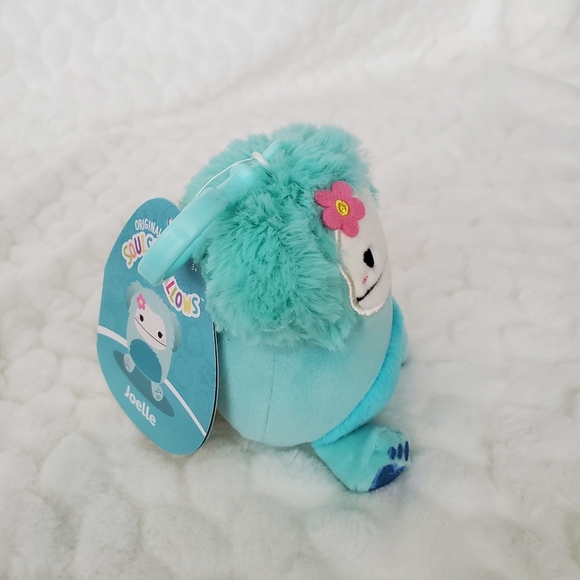 BNWT Joelle the Bigfoot with Flower Clip Squishmallows - Picture 6 of 8